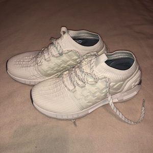 NWOT!!!! Under Armour HOVR